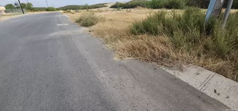 478 Eagle Point Rd, Eagle Pass, TX 78852 photo 3