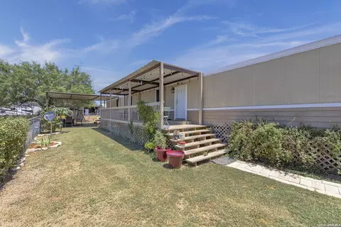 838 Avenue M, Poteet, TX 78065