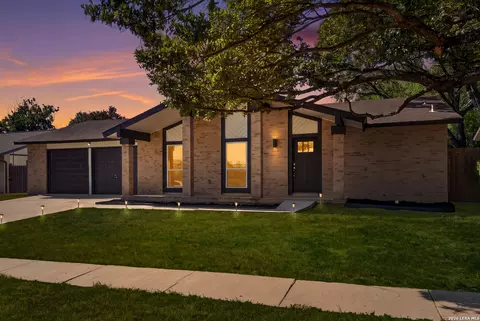 5807 Oak Run St, San Antonio, TX 78247