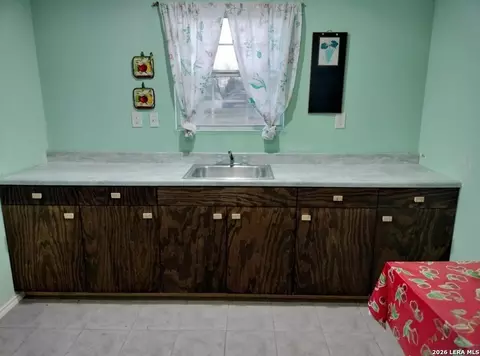 1717 Calle Ginebra, Eagle Pass, TX 78852 photo 6