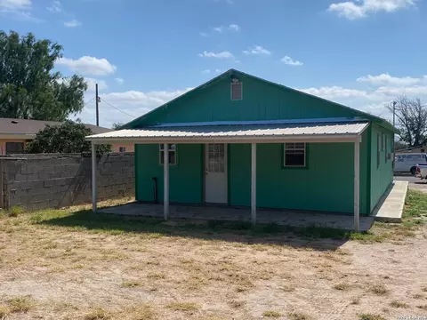 1717 Calle Ginebra, Eagle Pass, TX 78852 photo 4