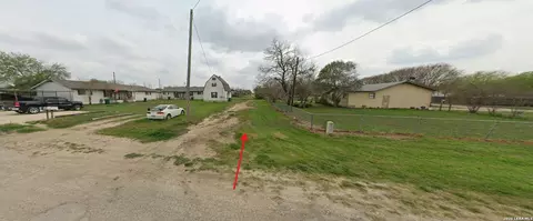 57017 Hickory St, Jourdanton, TX 78026