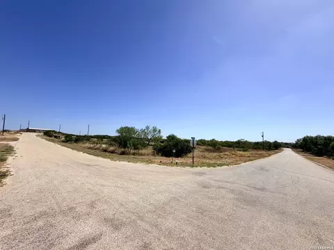 102 County Road 2665, Devine, TX 78016 photo 8