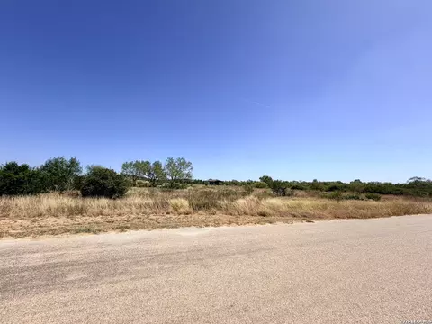 102 County Road 2665, Devine, TX 78016 photo 6