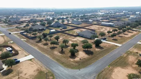165 E Medium Meadow Dr, Lytle, TX 78052 photo 6