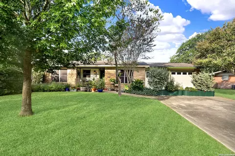 205 Trudy Ln, Universal City, TX 78148
