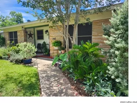 205 Trudy Ln, Universal City, TX 78148