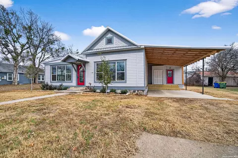 1612 Saint Peter St, Gonzales, TX 78629