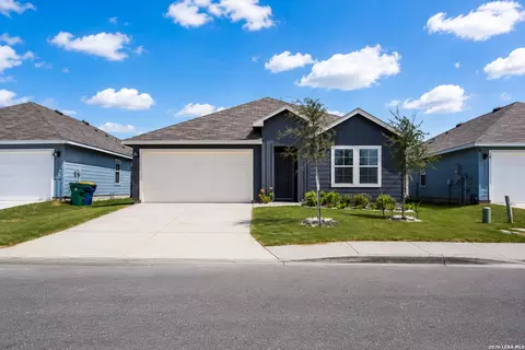 1004 Village Run, Seguin, TX 78155