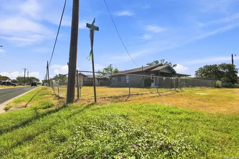 Other - 216 N Tom, Poth, TX 78147 photo 9 of 10