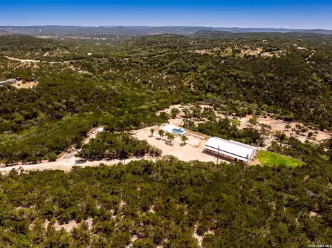 225 Arrowhead Ln, Pipe Creek, TX 78063