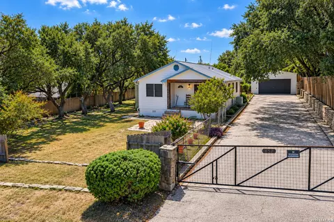 652 Tamarack Dr, Canyon Lake, TX 78133