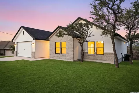 1750 Cottonwood Rd, Fischer, TX 78623