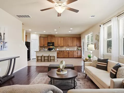 5819 Quiet Glen Dr, San Antonio, TX 78240