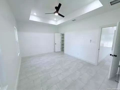 509 Judson Dr, Devine, TX 78016 photo 5