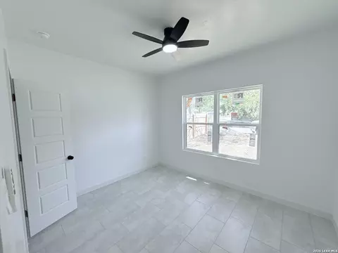 509 Judson Dr, Devine, TX 78016 photo 8