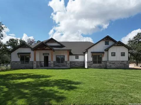 125 Timber Pl, La Vernia, TX 78121