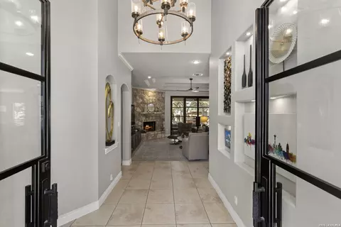 203 Cavayo Trl, Helotes, TX 78023