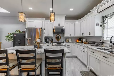 Kitchen - 3043 Samuel Dr, Eagle Pass, TX 78852 photo 2 of 5