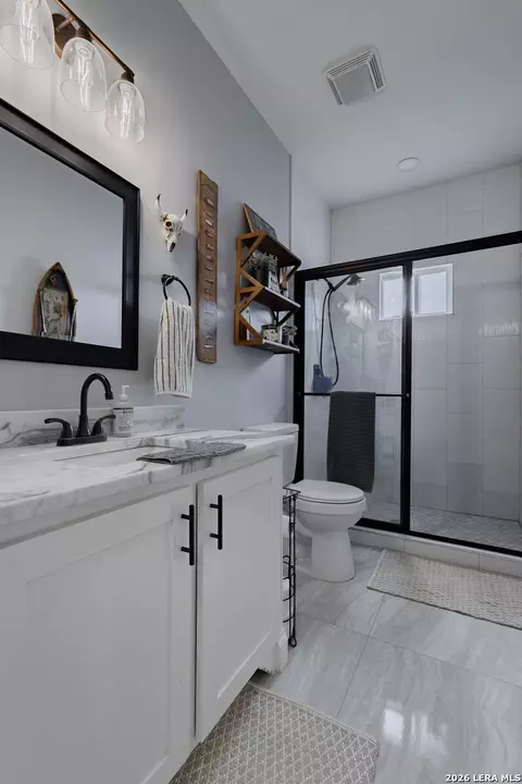 Bath - 3043 Samuel Dr, Eagle Pass, TX 78852 photo 3 of 3