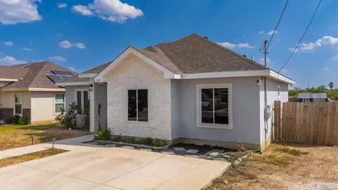 Exterior - 3043 Samuel Dr, Eagle Pass, TX 78852 photo 2 of 3