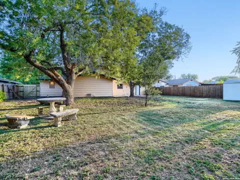 231 Meadow Path Dr, San Antonio, TX 78227
