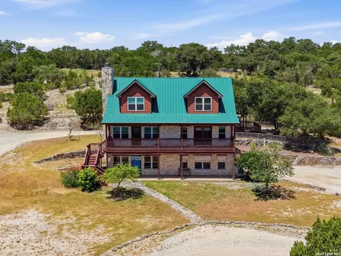412 Bear Springs Trl, Pipe Creek, TX 78063