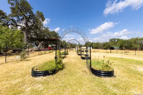 287 County Road 7712, Devine, TX 78016 photo 21