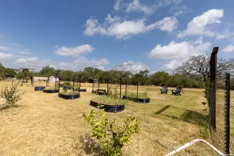 287 County Road 7712, Devine, TX 78016 photo 22