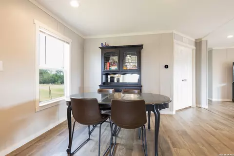 287 County Road 7712, Devine, TX 78016 photo 5