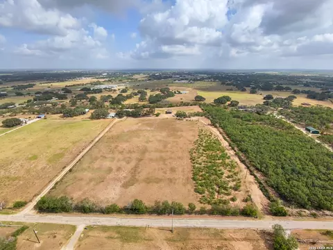 287 County Road 7712, Devine, TX 78016 photo 25