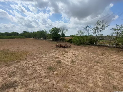287 County Road 7712, Devine, TX 78016 photo 29