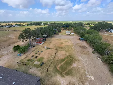 287 County Road 7712, Devine, TX 78016 photo 27