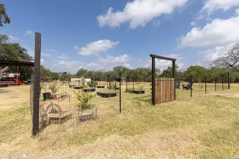 287 County Road 7712, Devine, TX 78016 photo 20