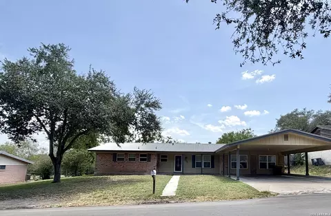 705 Loma Vis, Kenedy, TX 78119