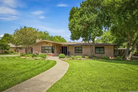 211 Sharon Dr, San Antonio, TX 78216