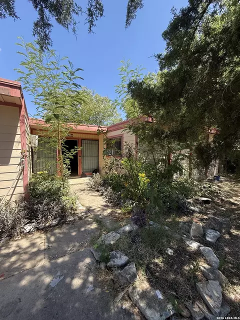 7006 Clear Valley Dr, San Antonio, TX 78242