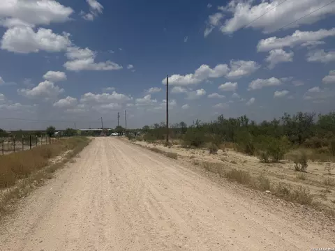 606 Ranchero, Eagle Pass, TX 78852 photo 5