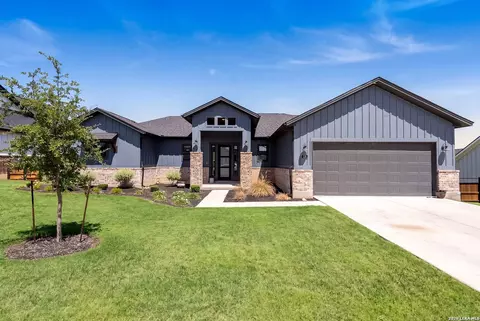 116 Woodbridge Dr, La Vernia, TX 78121