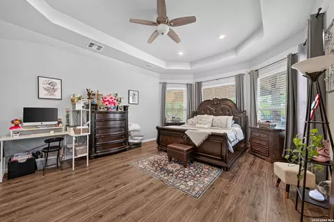 Bedroom - 124 County Road 2662, Devine, TX 78016 photo 2 of 4