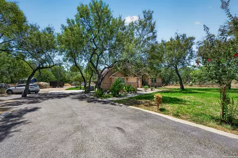 Exterior - 124 County Road 2662, Devine, TX 78016 photo 1 of 10