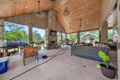 Exterior - 124 County Road 2662, Devine, TX 78016 photo 6 of 10