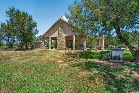 Exterior - 124 County Road 2662, Devine, TX 78016 photo 10 of 10