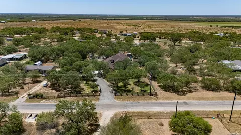 View/Area - 124 County Road 2662, Devine, TX 78016 photo 2 of 9