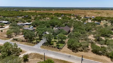 View/Area - 124 County Road 2662, Devine, TX 78016 photo 3 of 9