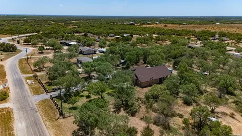 View/Area - 124 County Road 2662, Devine, TX 78016 photo 4 of 9