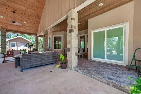 Exterior - 124 County Road 2662, Devine, TX 78016 photo 5 of 10
