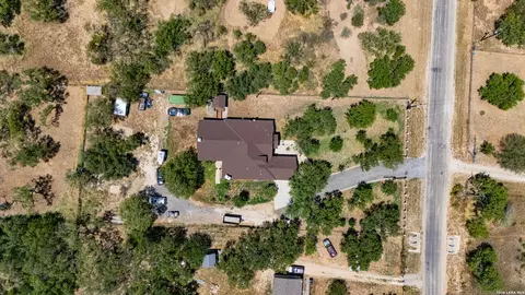 View/Area - 124 County Road 2662, Devine, TX 78016 photo 6 of 9
