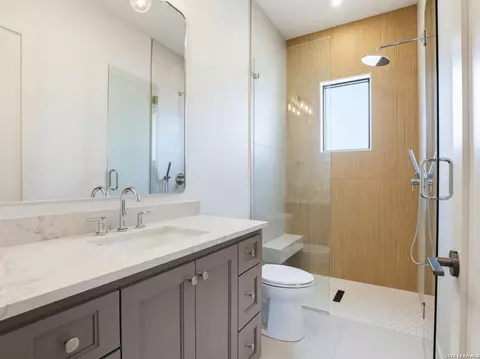 Bath - 11221 Ensor, Boerne, TX 78006 photo 6 of 11