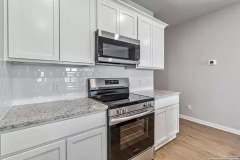 Kitchen - 3945 Abbott Pass, Saint Hedwig, TX 78152 photo 3 of 4